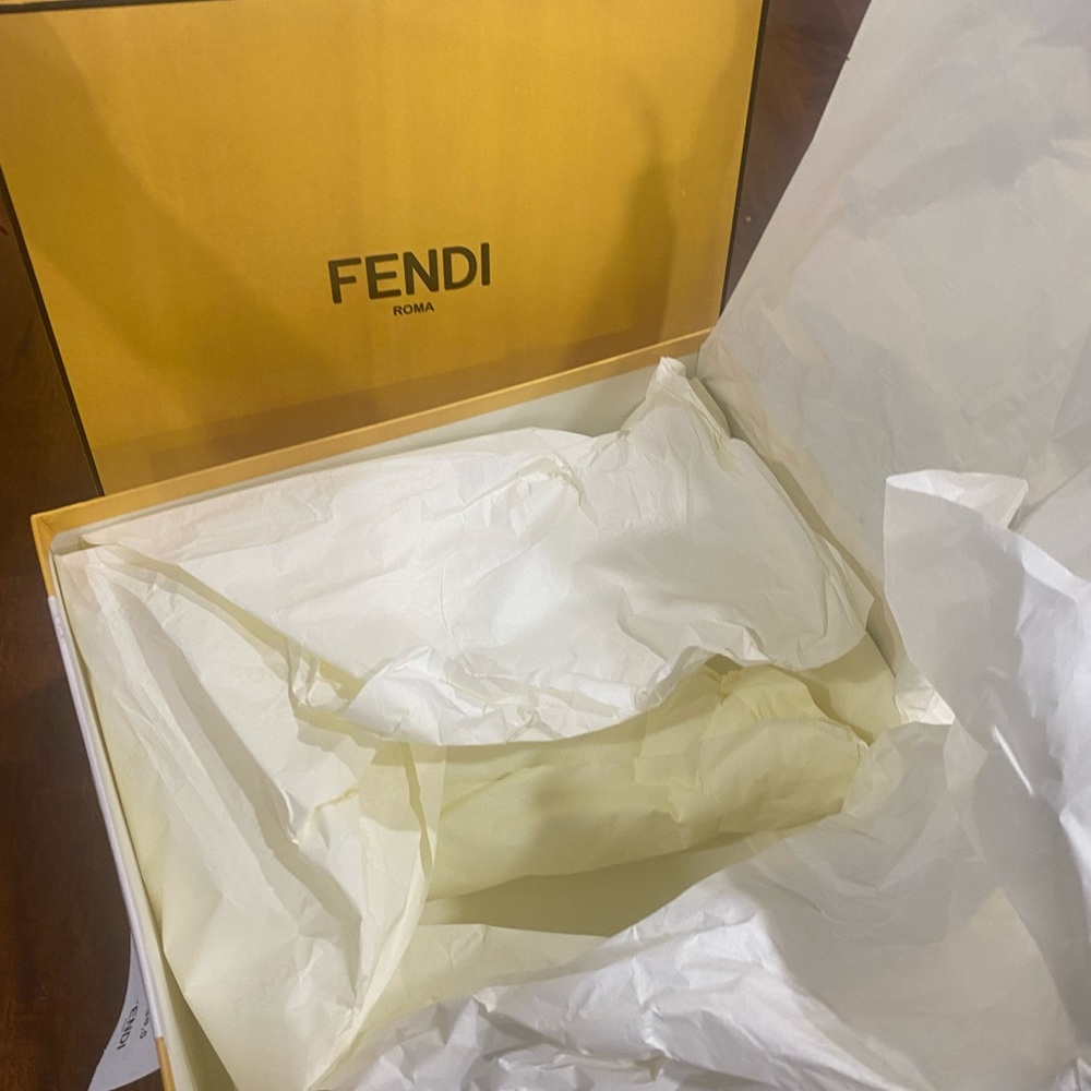 FENDI Box - Picture 2 of 3